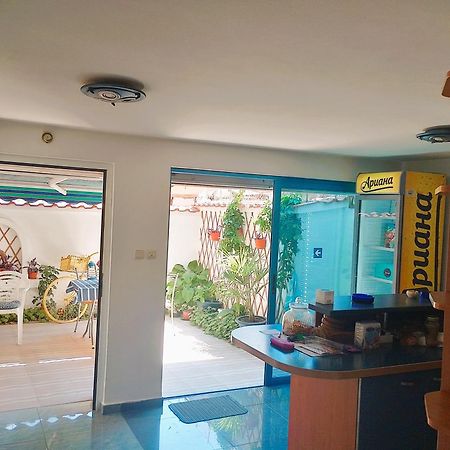 Lira Sto Apartments Pomorie Kültér fotó