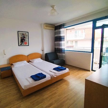 Lira Sto Apartments Pomorie Kültér fotó