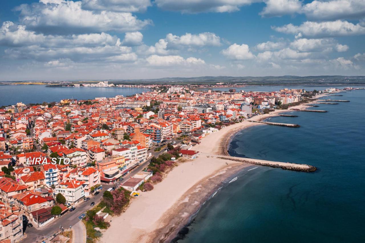 Lira Sto Apartments Pomorie Kültér fotó