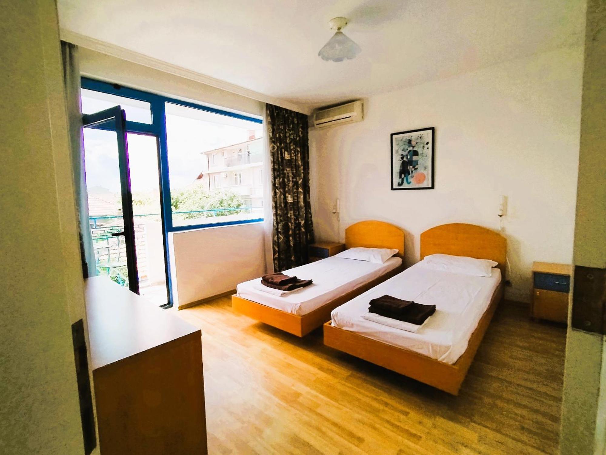 Lira Sto Apartments Pomorie Kültér fotó