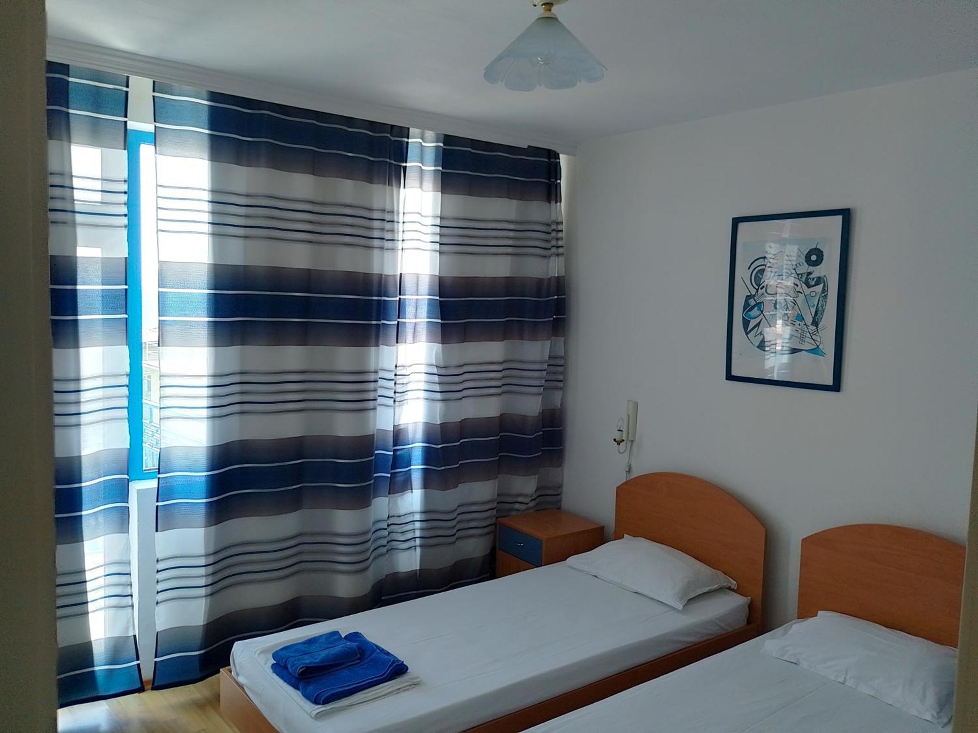 Lira Sto Apartments Pomorie Kültér fotó