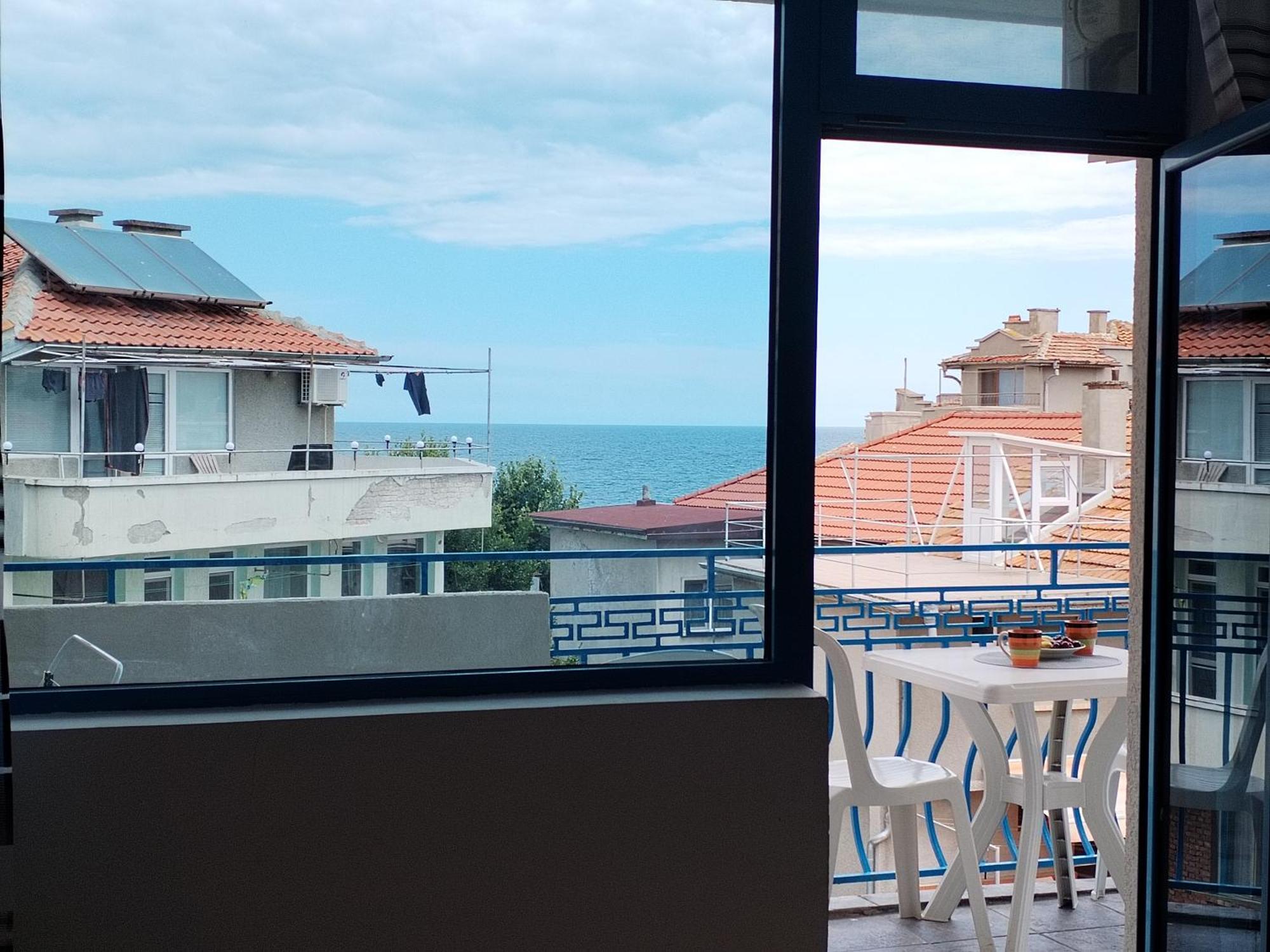 Lira Sto Apartments Pomorie Kültér fotó