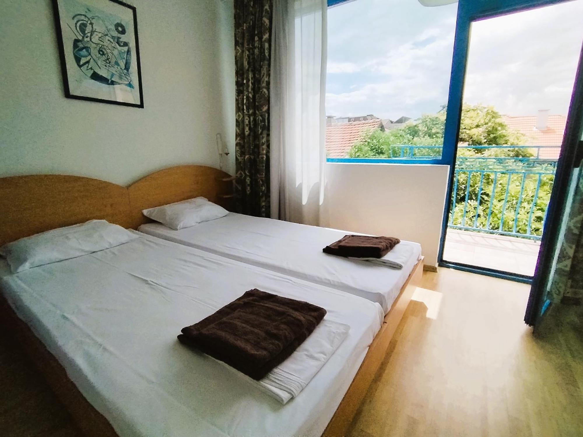 Lira Sto Apartments Pomorie Kültér fotó