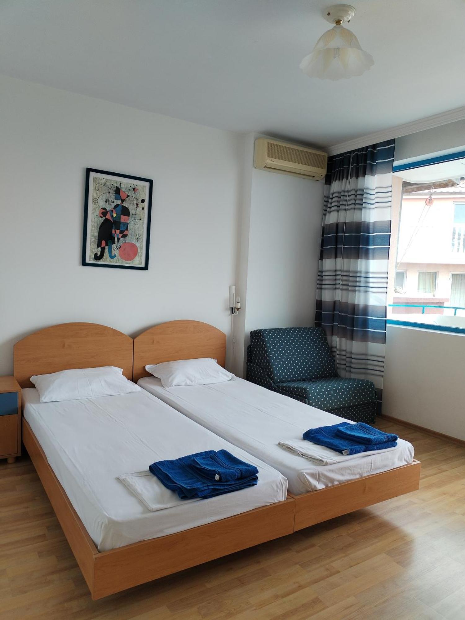 Lira Sto Apartments Pomorie Kültér fotó