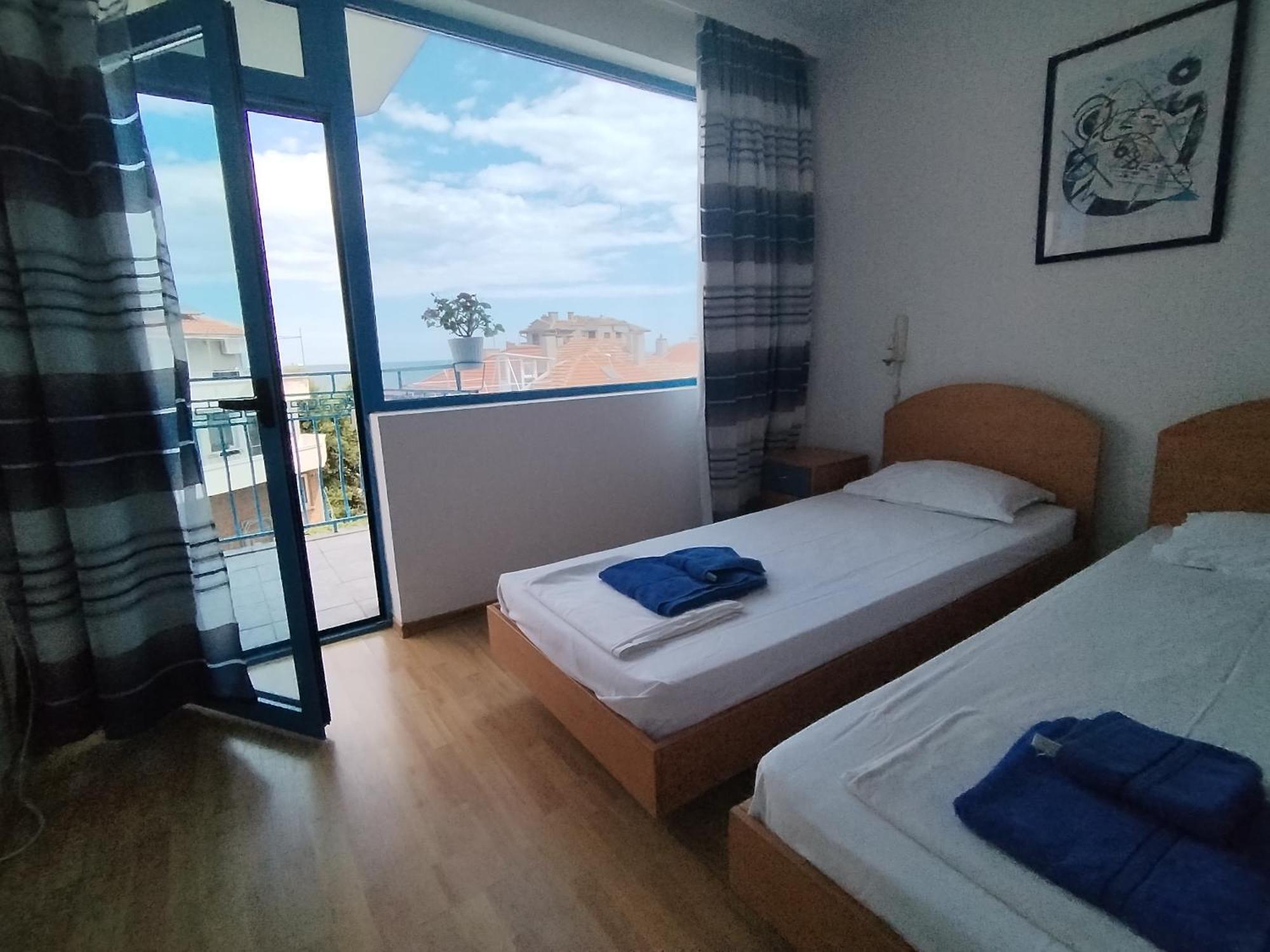 Lira Sto Apartments Pomorie Kültér fotó