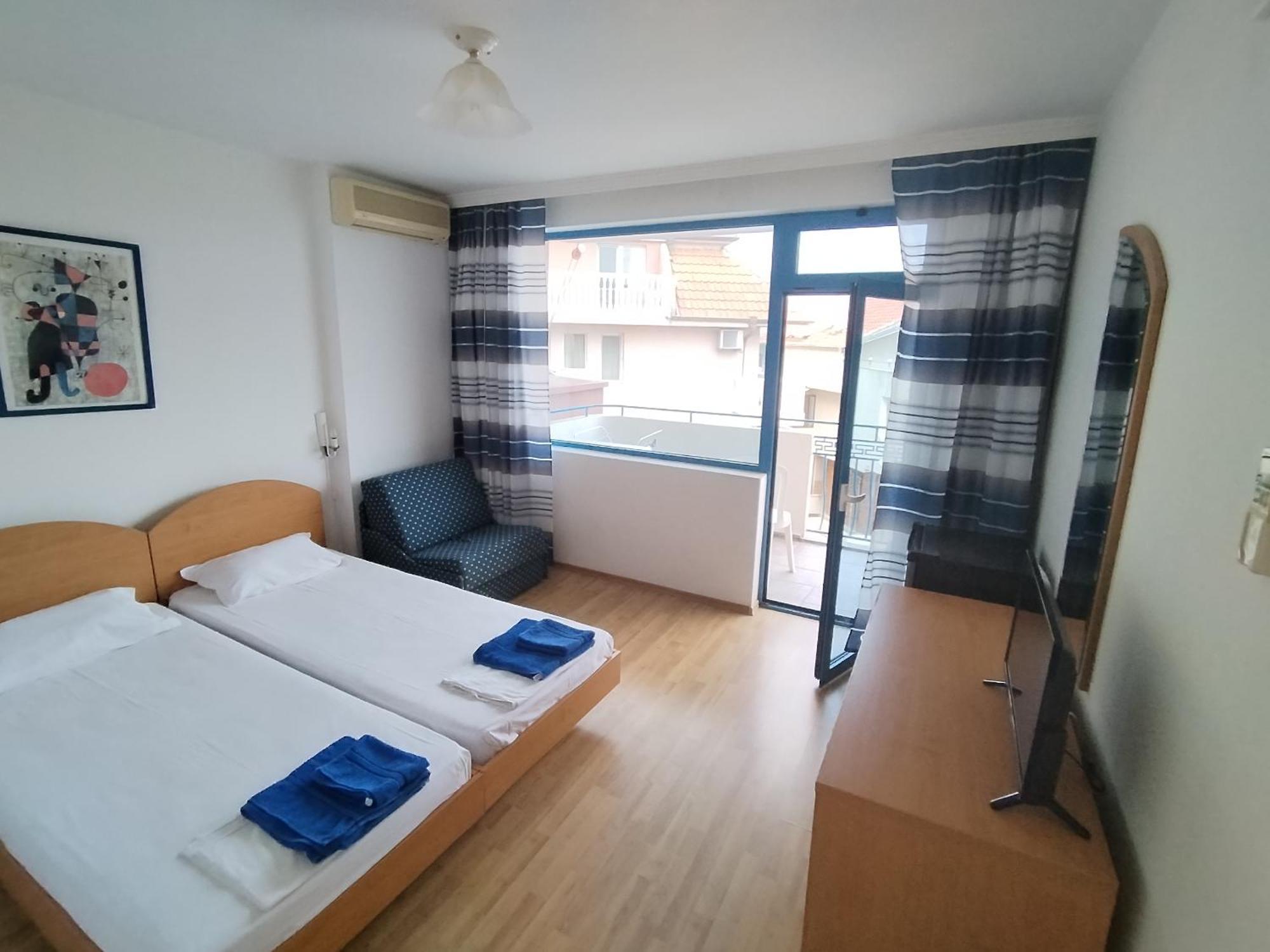 Lira Sto Apartments Pomorie Kültér fotó