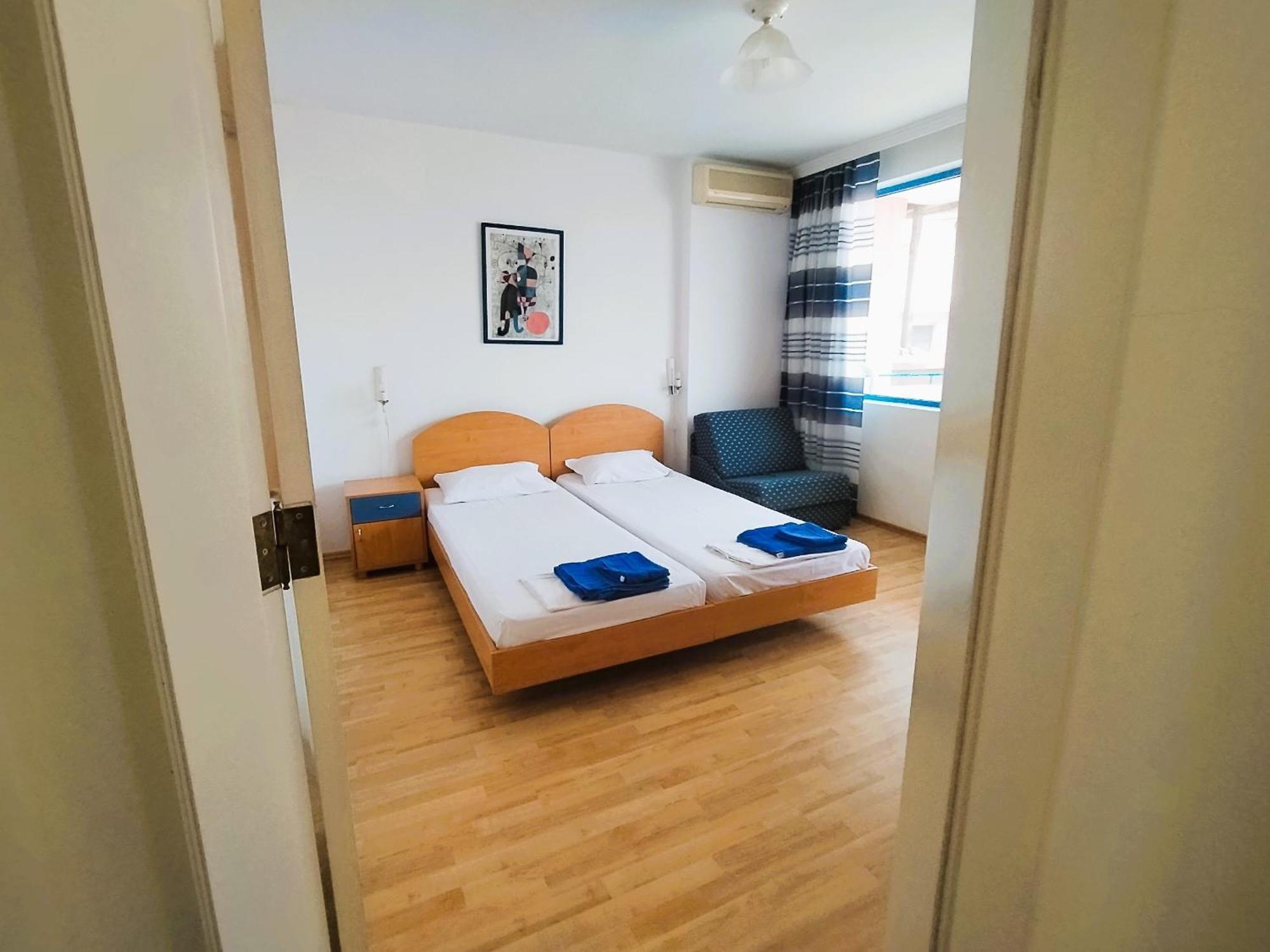 Lira Sto Apartments Pomorie Kültér fotó