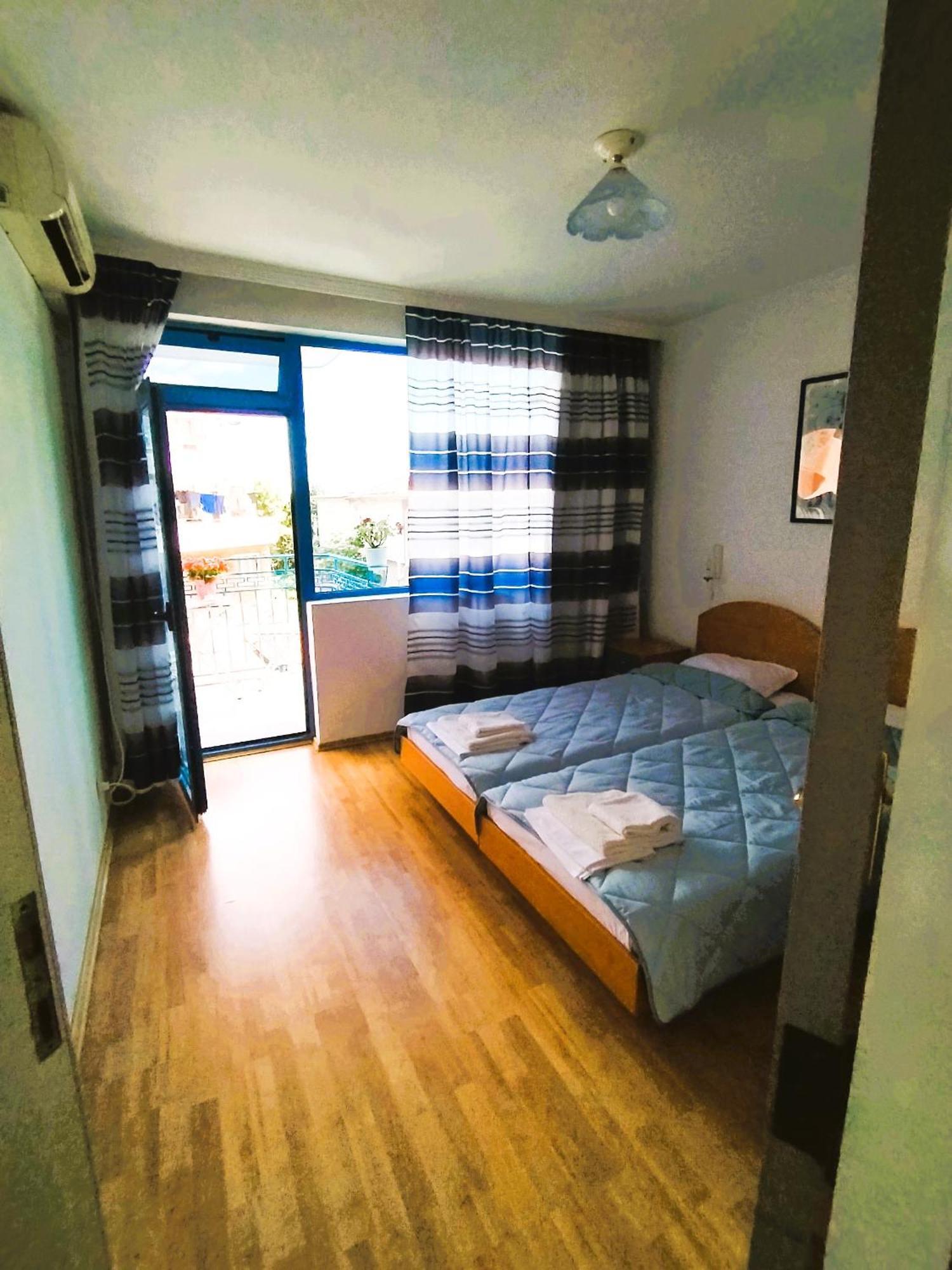Lira Sto Apartments Pomorie Kültér fotó