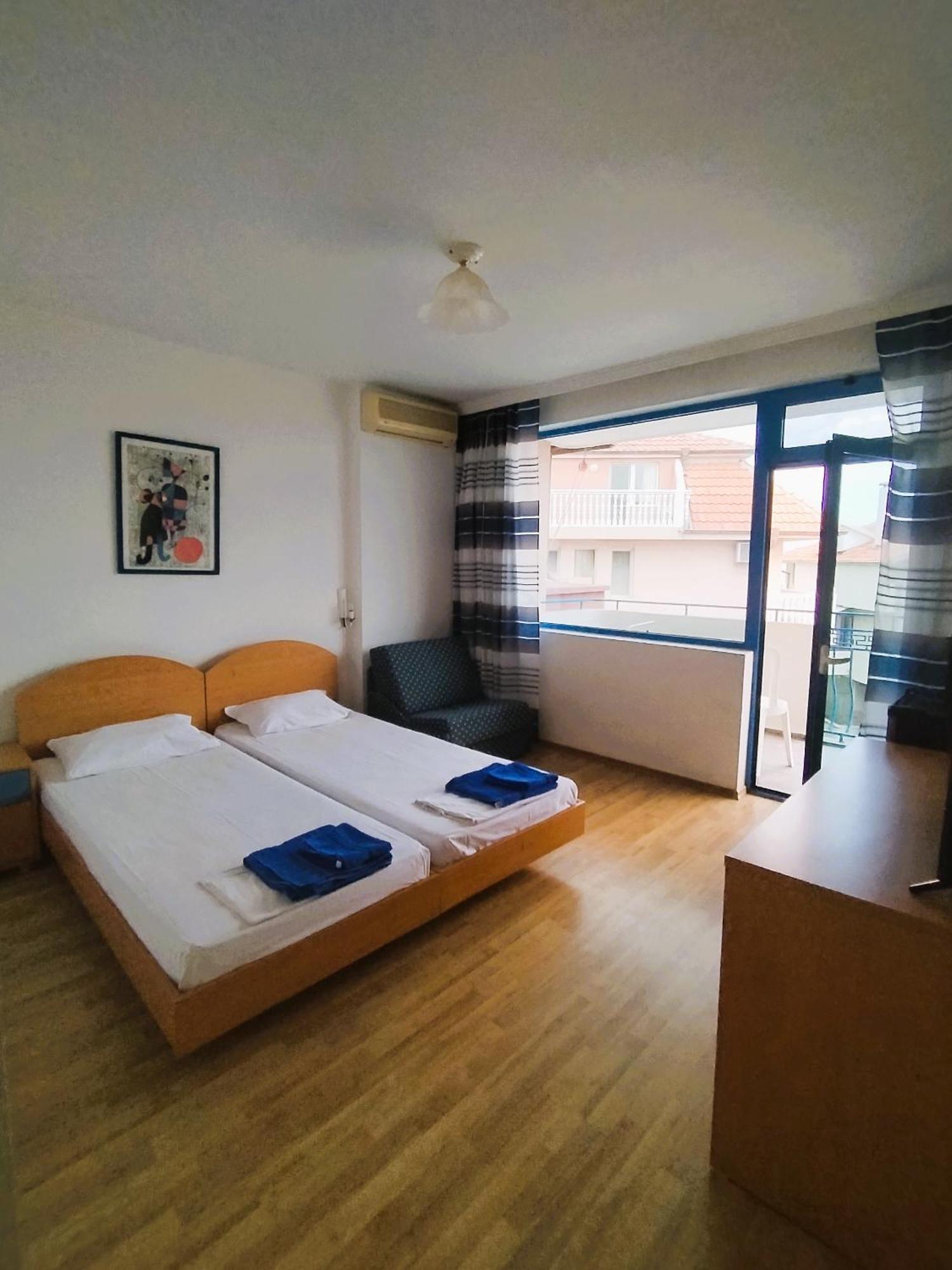 Lira Sto Apartments Pomorie Kültér fotó