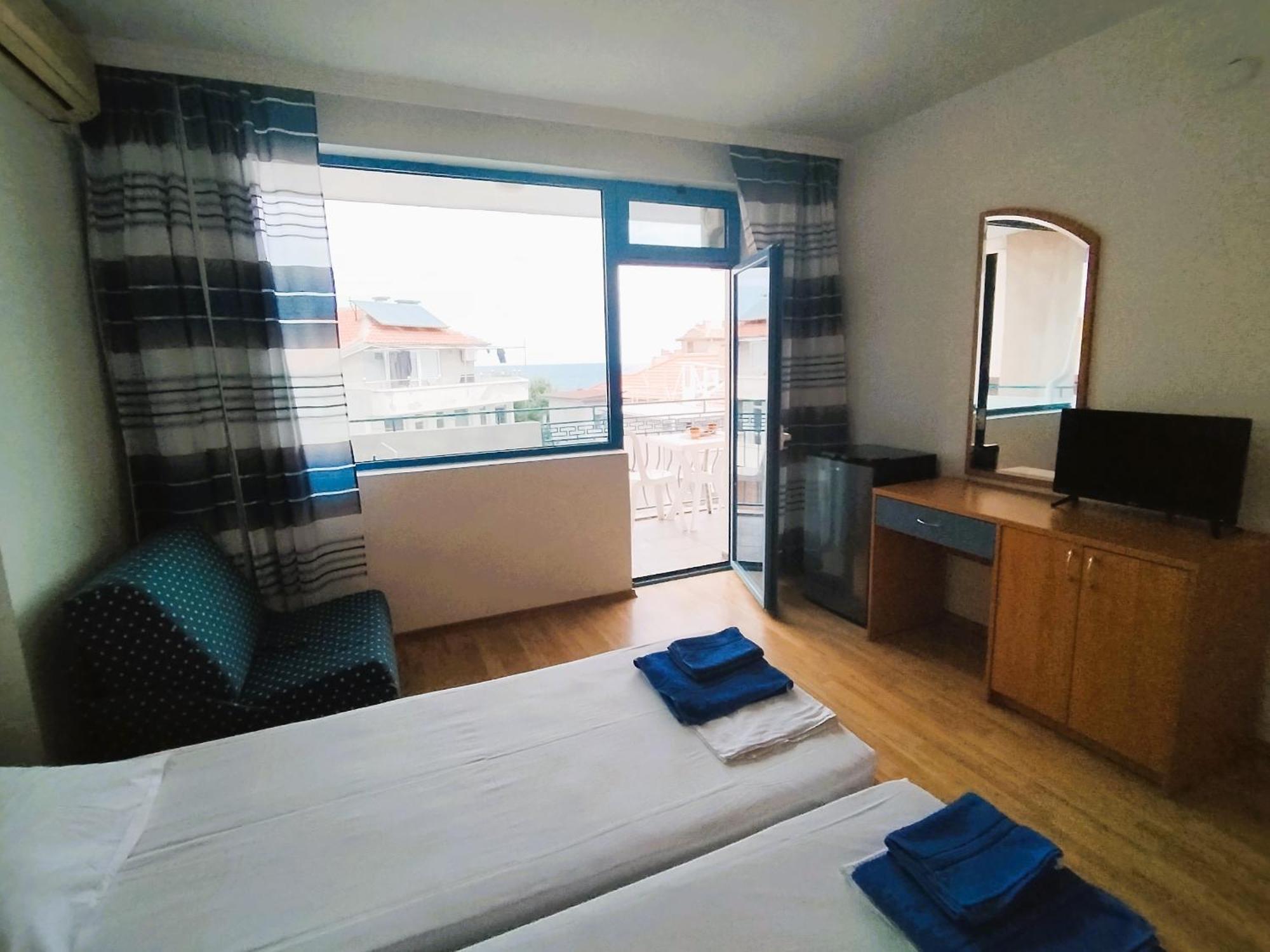 Lira Sto Apartments Pomorie Kültér fotó