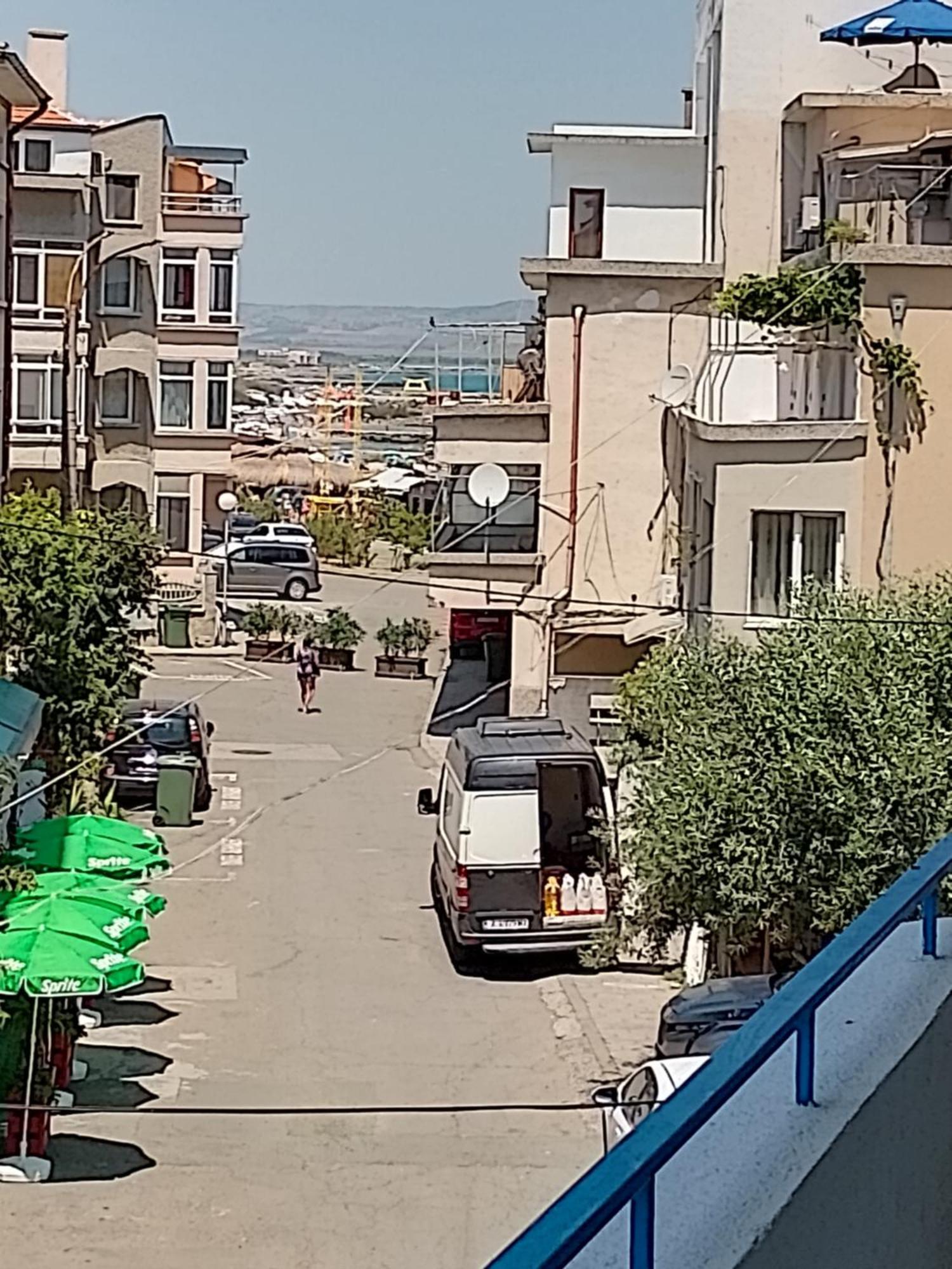 Lira Sto Apartments Pomorie Kültér fotó