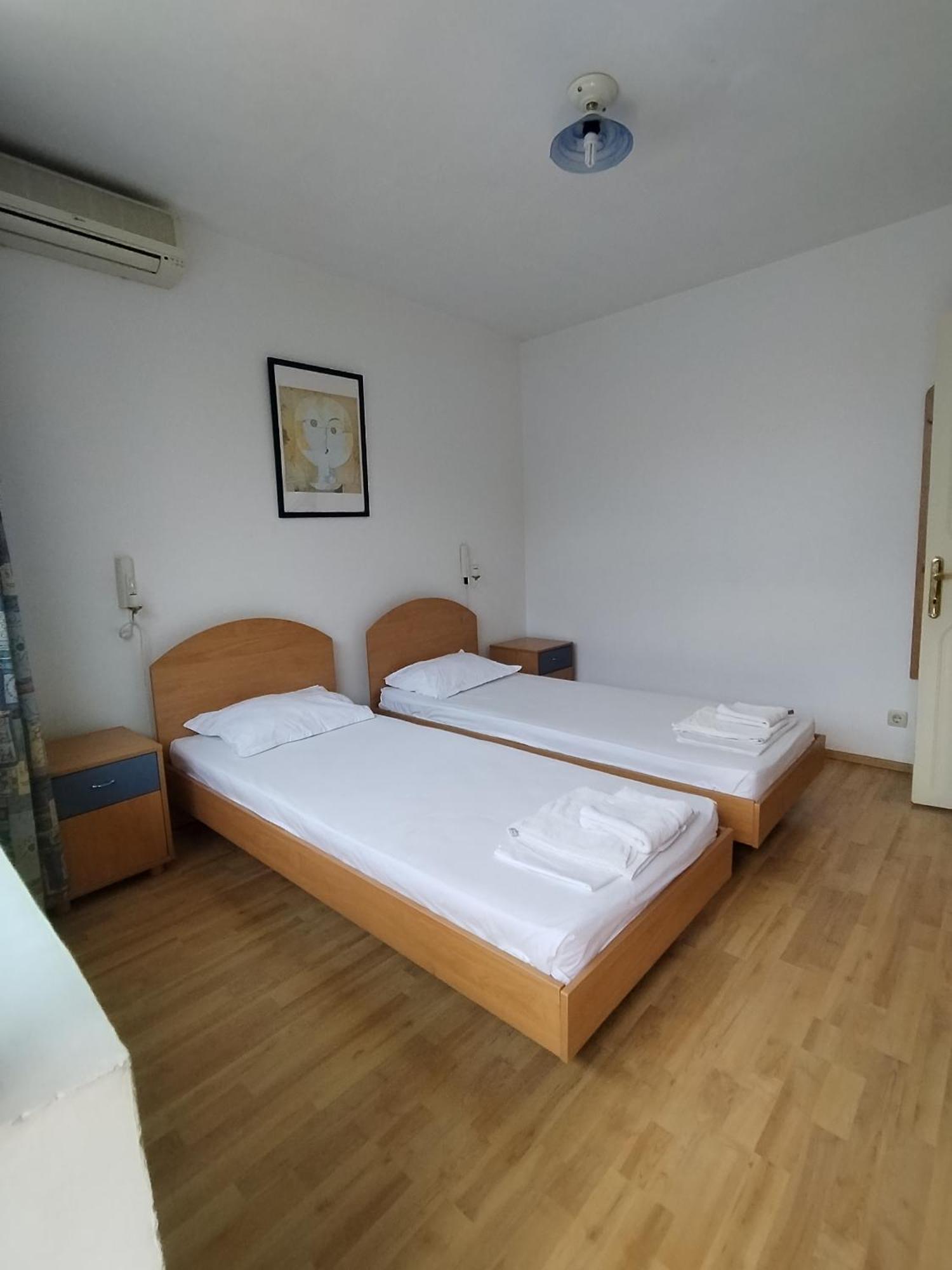 Lira Sto Apartments Pomorie Kültér fotó