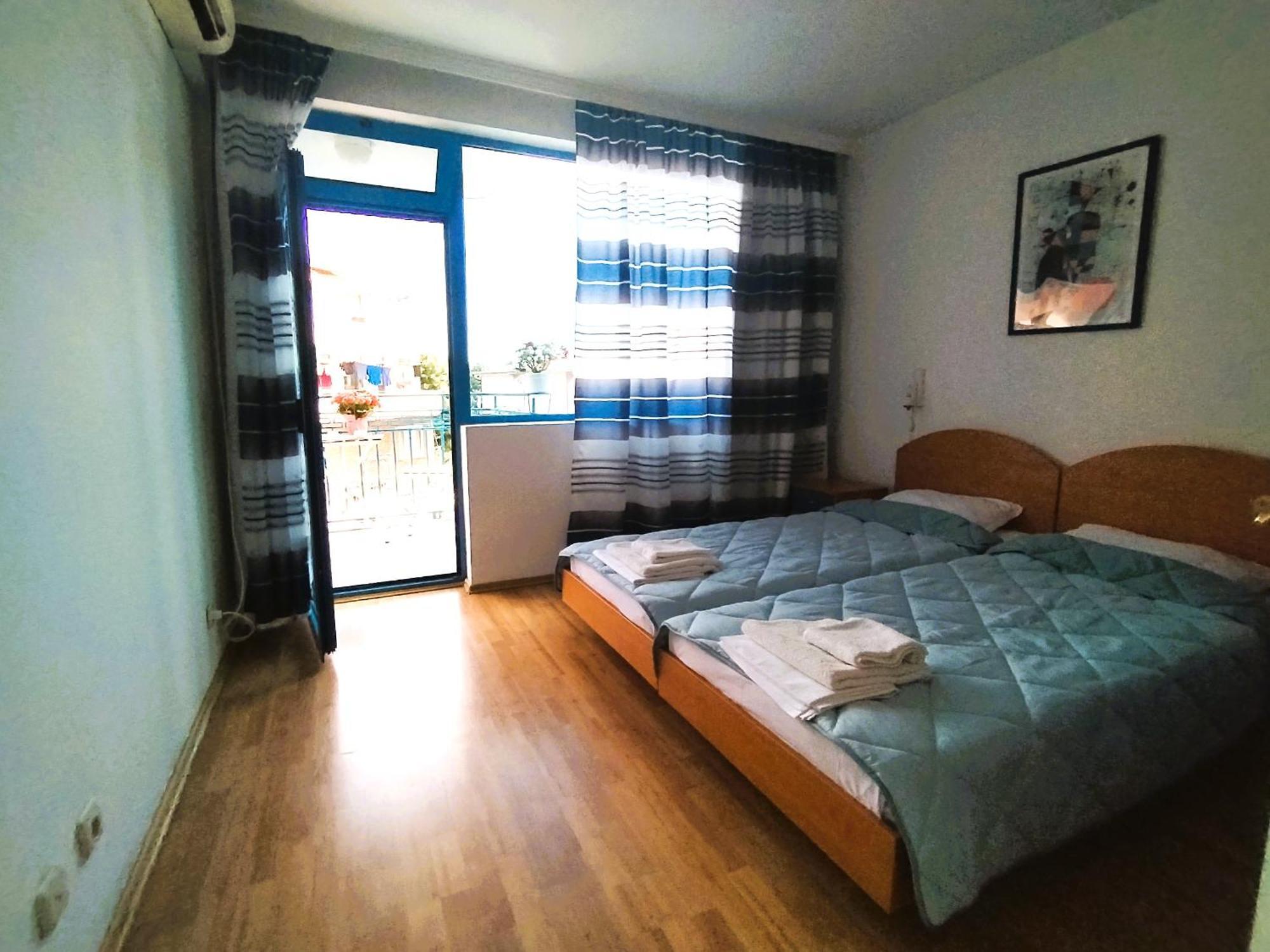 Lira Sto Apartments Pomorie Kültér fotó