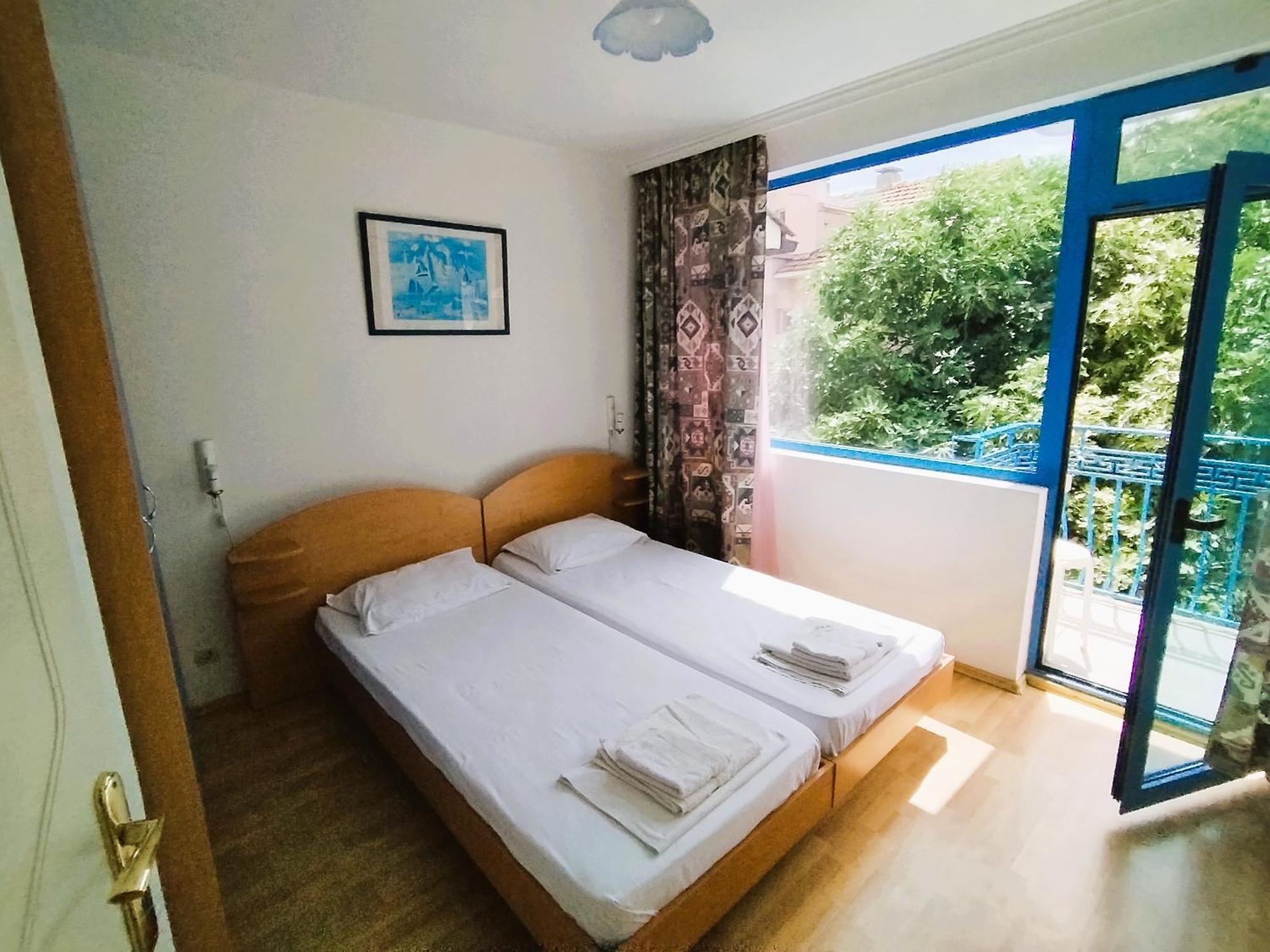 Lira Sto Apartments Pomorie Kültér fotó
