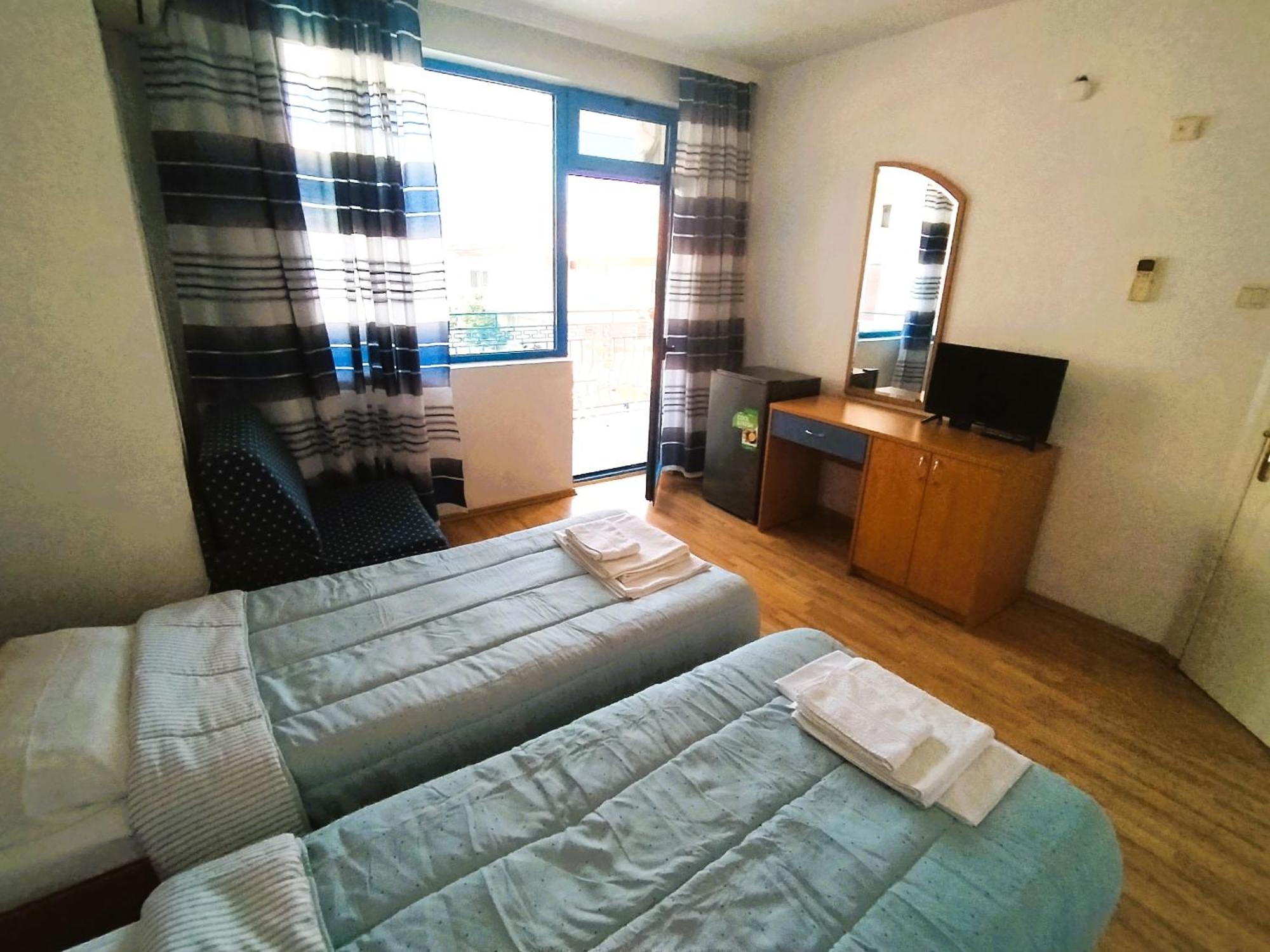 Lira Sto Apartments Pomorie Kültér fotó