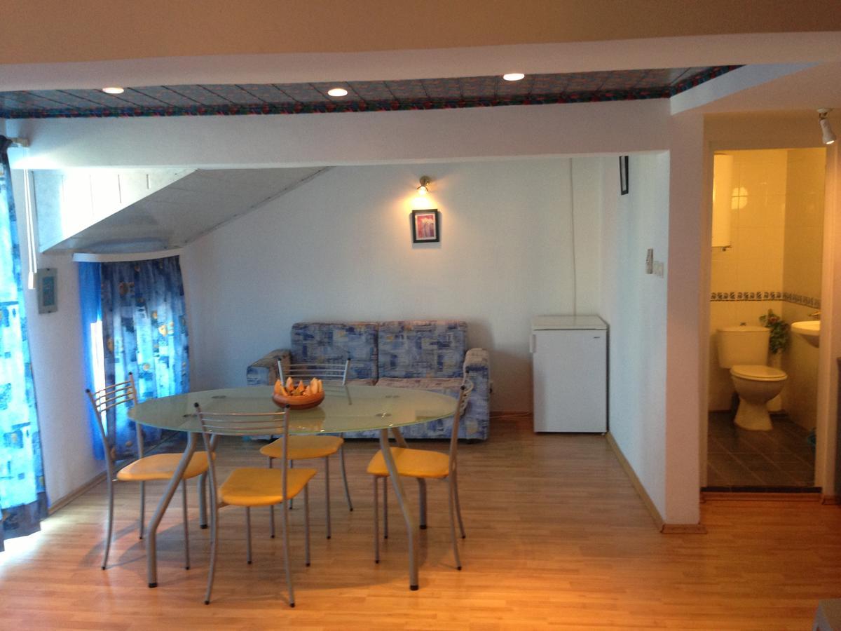 Lira Sto Apartments Pomorie Kültér fotó