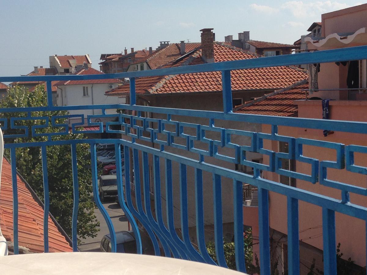 Lira Sto Apartments Pomorie Kültér fotó