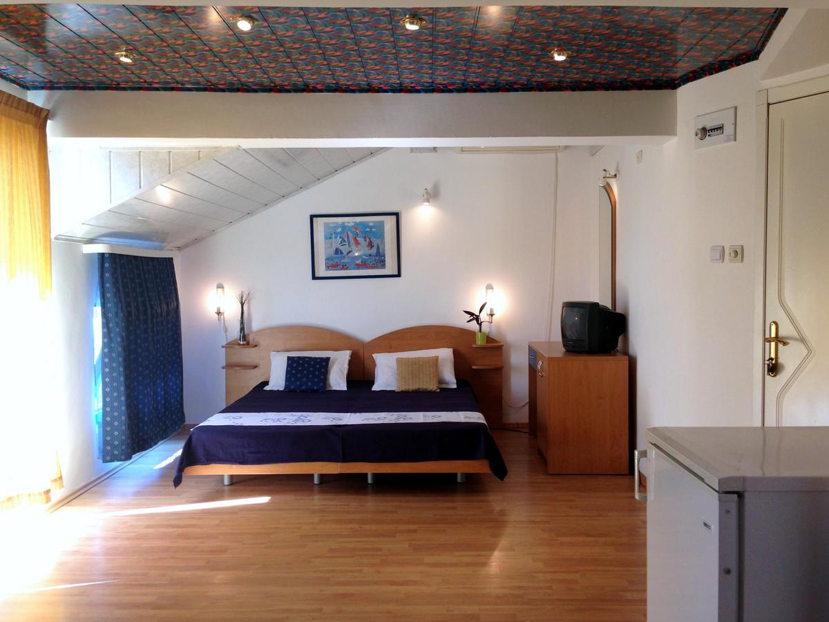 Lira Sto Apartments Pomorie Kültér fotó
