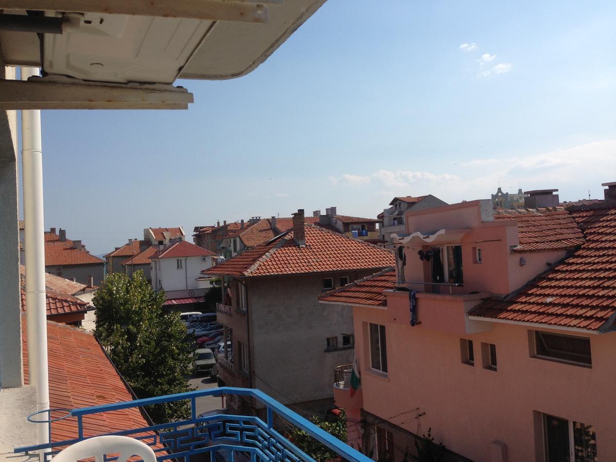 Lira Sto Apartments Pomorie Kültér fotó