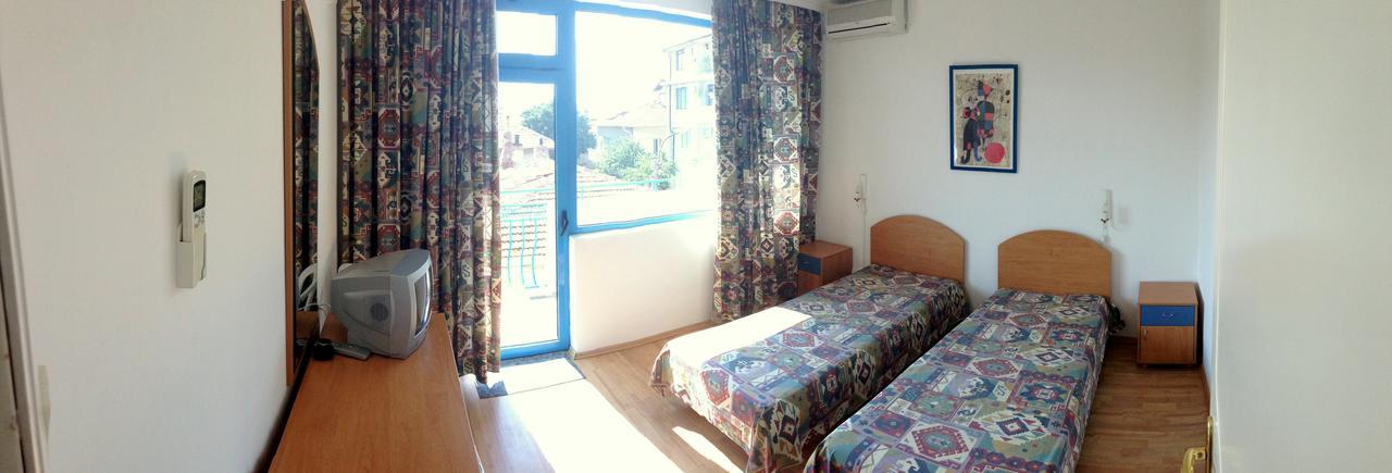 Lira Sto Apartments Pomorie Kültér fotó