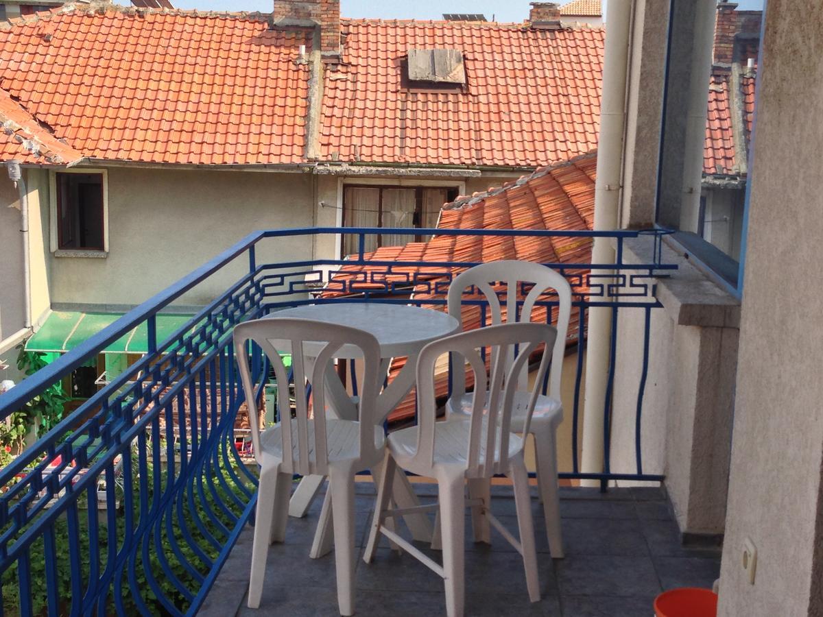Lira Sto Apartments Pomorie Kültér fotó